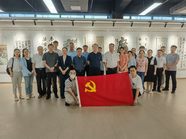 淮糧集團(tuán)、市糧食和物資儲(chǔ)備局聯(lián)合開展“弘揚(yáng)清風(fēng)正氣、傳承廉潔文化”書法美術(shù)作品展參觀活動(dòng)